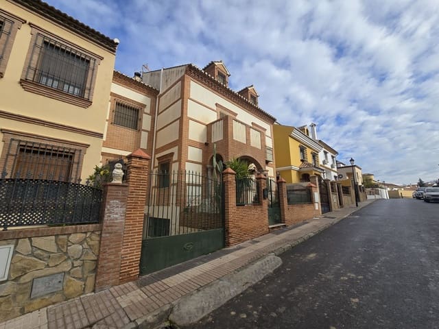 6 bedroom Villa for sale in Antequera with garage - € 279,000 (Ref: 9511319)