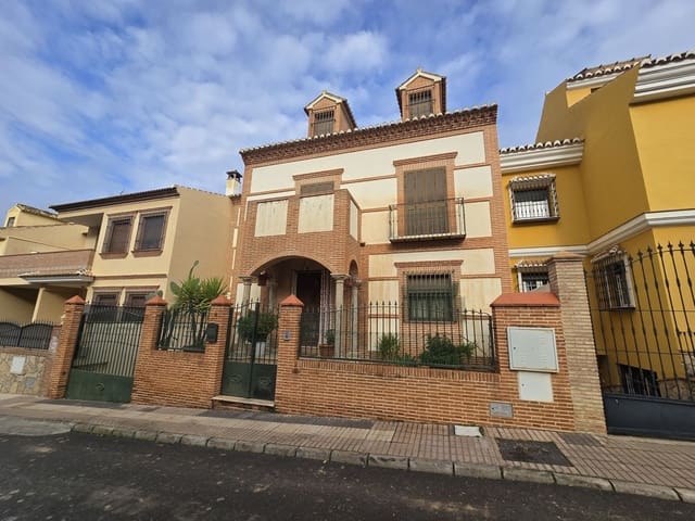 6 bedroom Villa for sale in Antequera with garage - € 279,000 (Ref: 9511319)