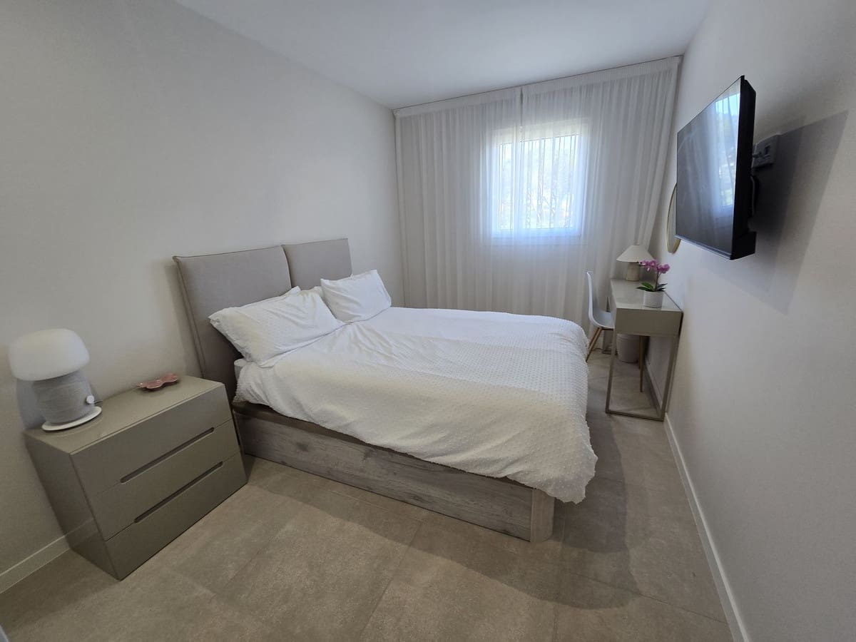 4 sypialnia Dom na sprzedaż w La Cala de Mijas z basenem garażem - 845 000 € (Ref: 9542569)