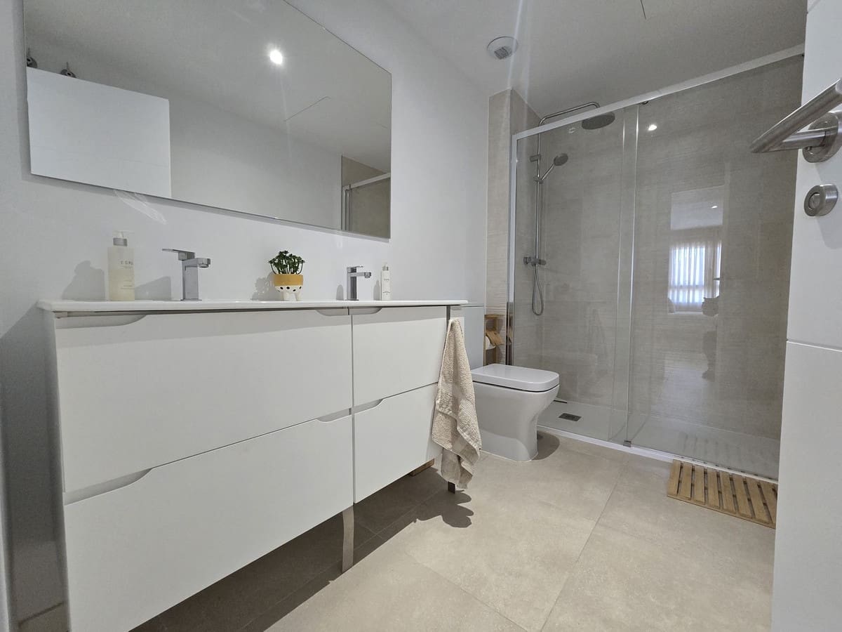 4 sypialnia Dom na sprzedaż w La Cala de Mijas z basenem garażem - 845 000 € (Ref: 9542569)