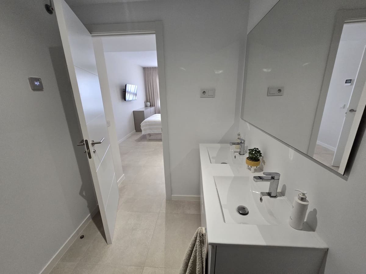 4 sypialnia Dom na sprzedaż w La Cala de Mijas z basenem garażem - 845 000 € (Ref: 9542569)