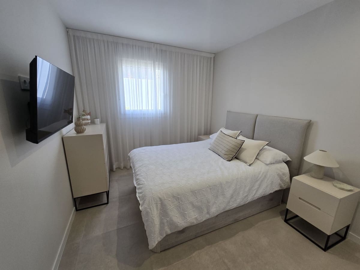 4 sypialnia Dom na sprzedaż w La Cala de Mijas z basenem garażem - 845 000 € (Ref: 9542569)