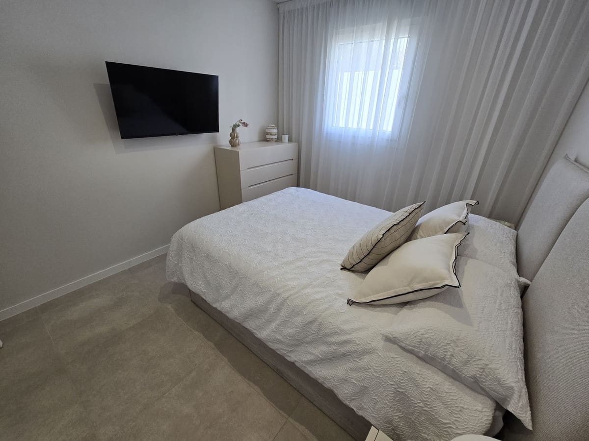 4 sypialnia Dom na sprzedaż w La Cala de Mijas z basenem garażem - 845 000 € (Ref: 9542569)