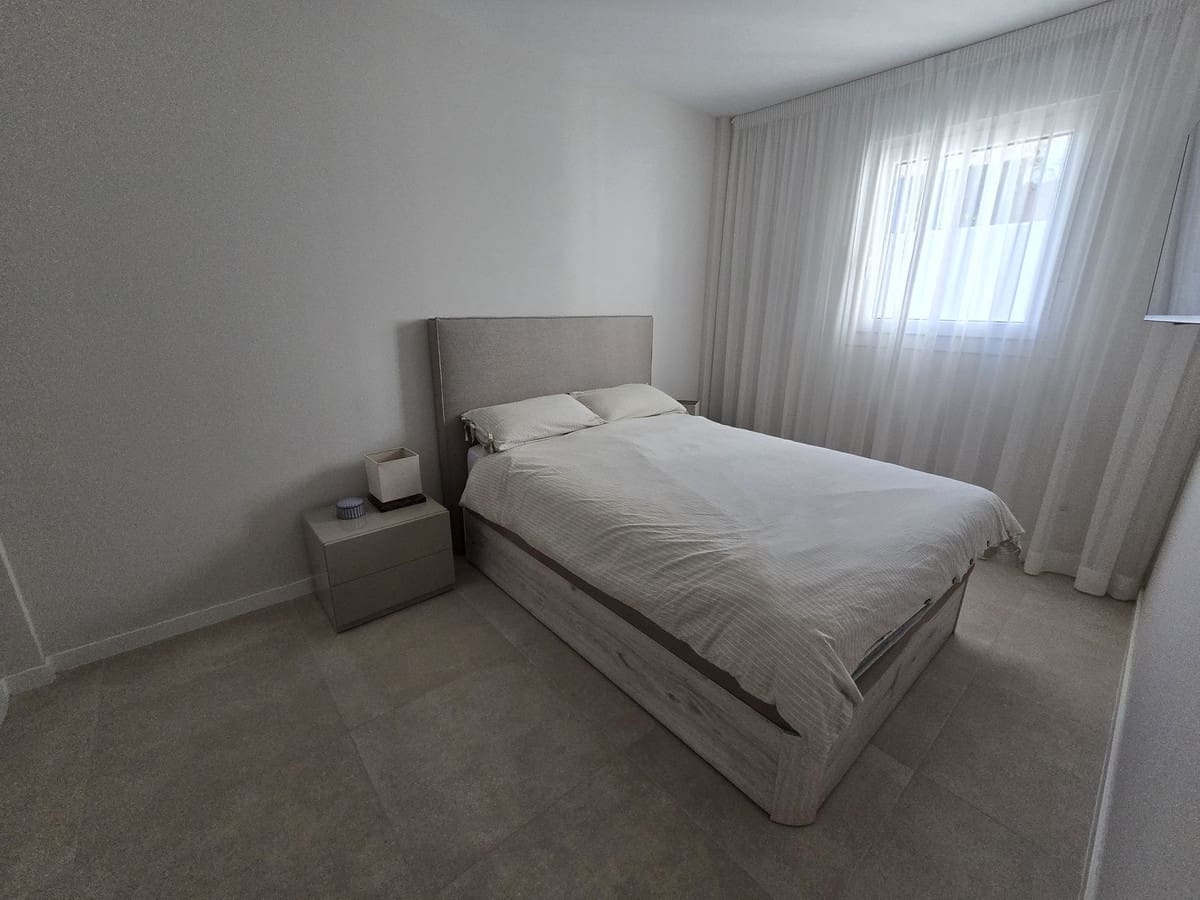 4 sypialnia Dom na sprzedaż w La Cala de Mijas z basenem garażem - 845 000 € (Ref: 9542569)