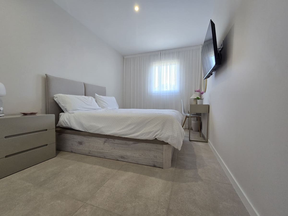 4 sypialnia Dom na sprzedaż w La Cala de Mijas z basenem garażem - 845 000 € (Ref: 9542569)