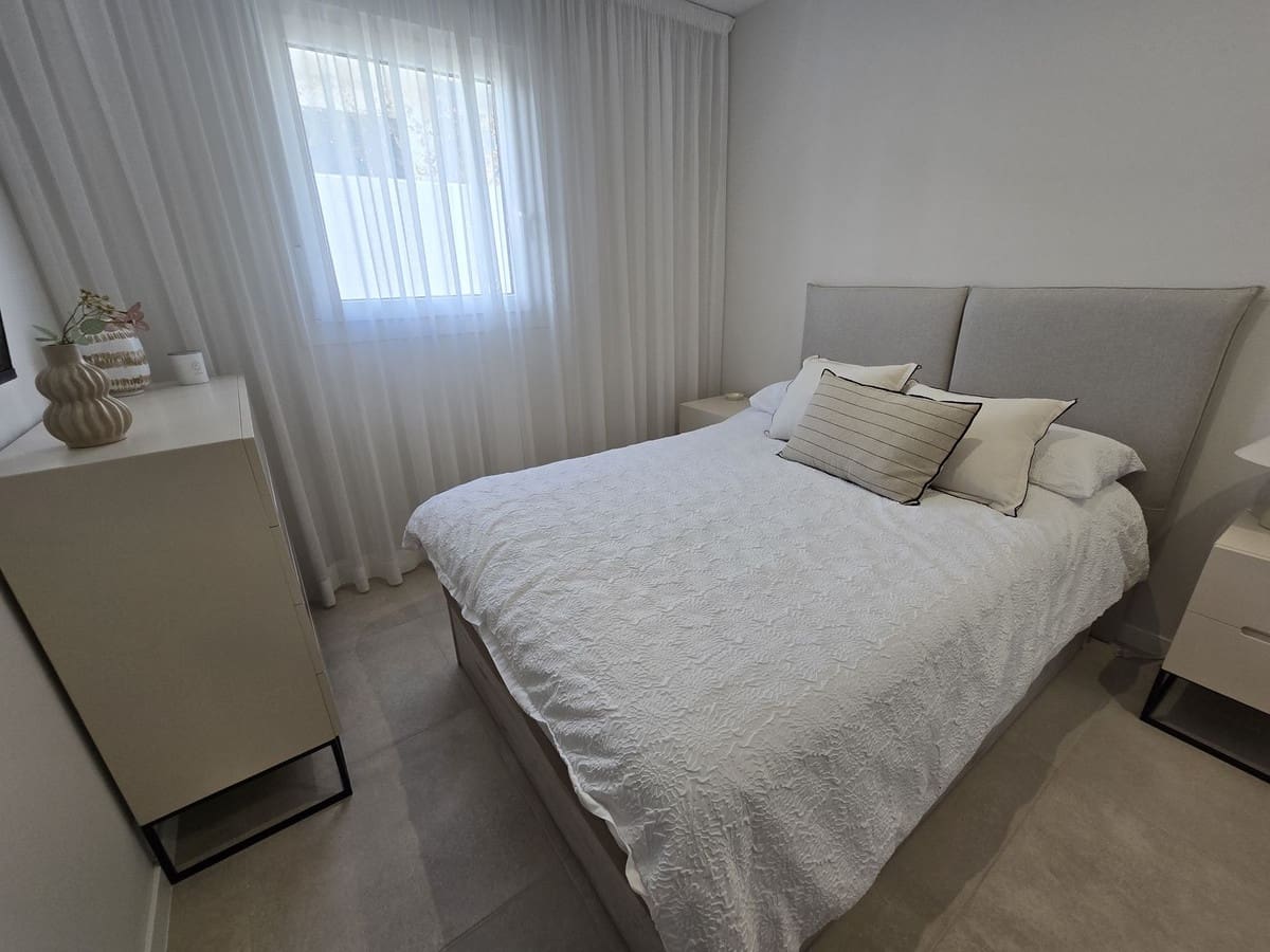 4 sypialnia Dom na sprzedaż w La Cala de Mijas z basenem garażem - 845 000 € (Ref: 9542569)