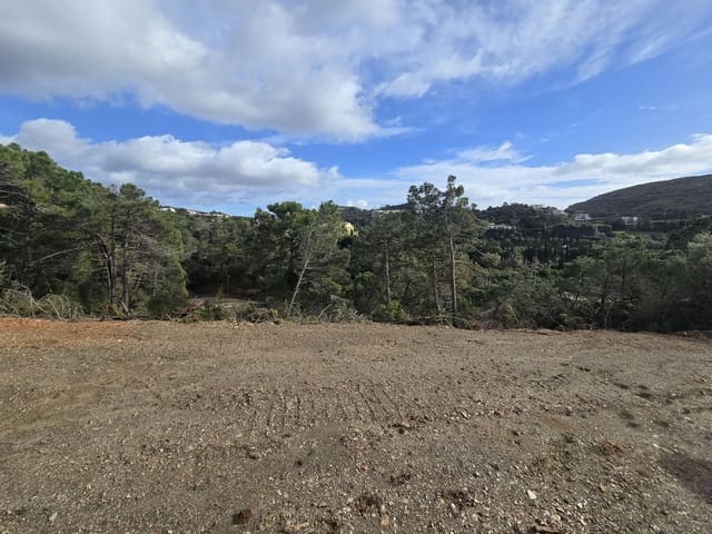 Building Plot for sale in Benahavís - € 3,500,000 (Ref: 9551676)
