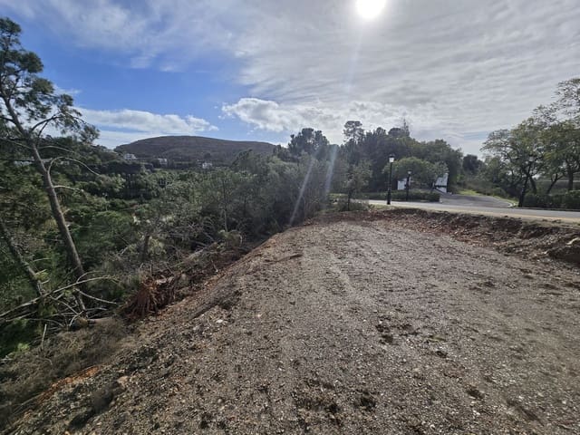 Building Plot for sale in Benahavís - € 3,500,000 (Ref: 9551676)