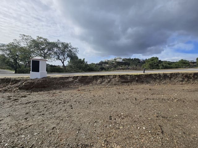 Building Plot for sale in Benahavís - € 3,500,000 (Ref: 9551676)