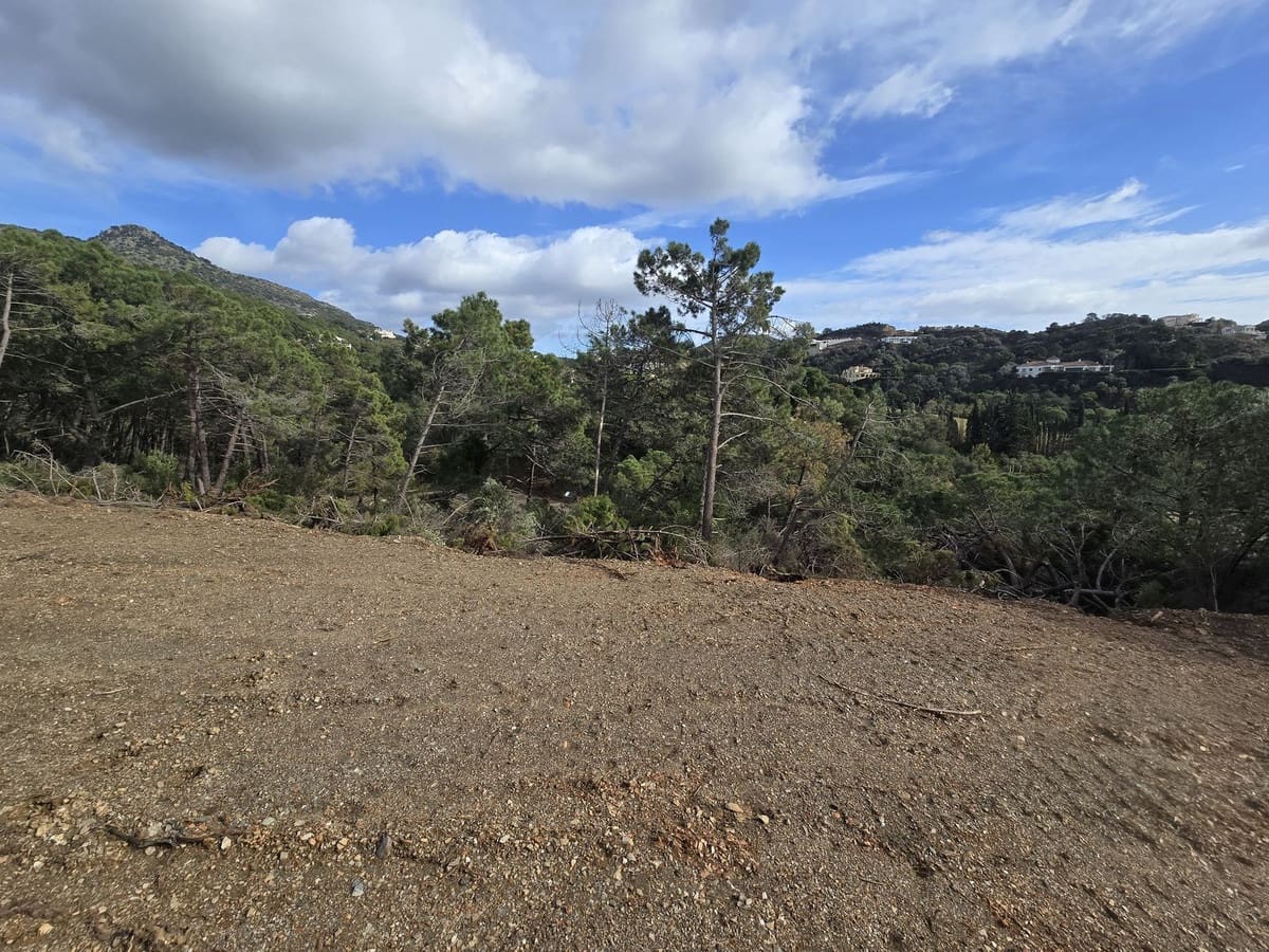 Building Plot for sale in Benahavis - € 3,500,000 (Ref: 9551676)