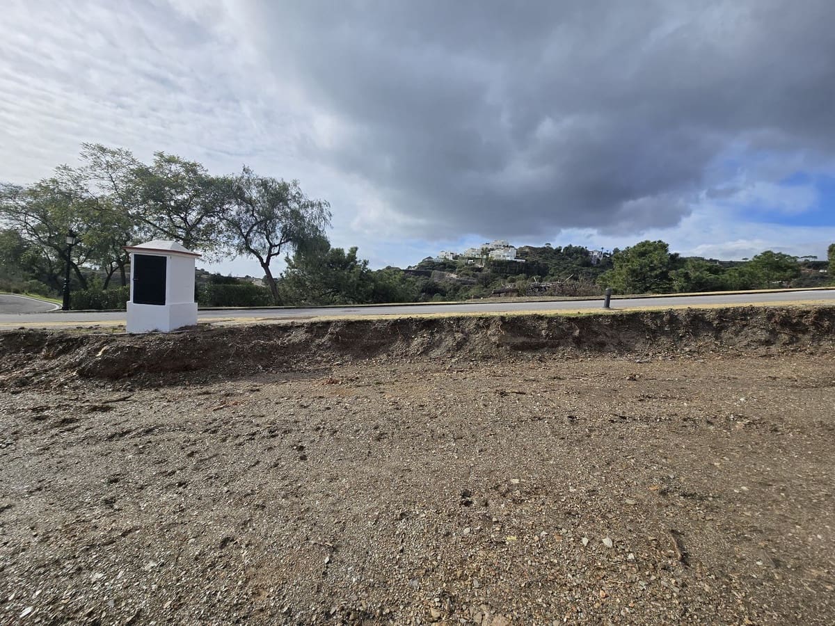 Building Plot for sale in Benahavis - € 3,500,000 (Ref: 9551676)