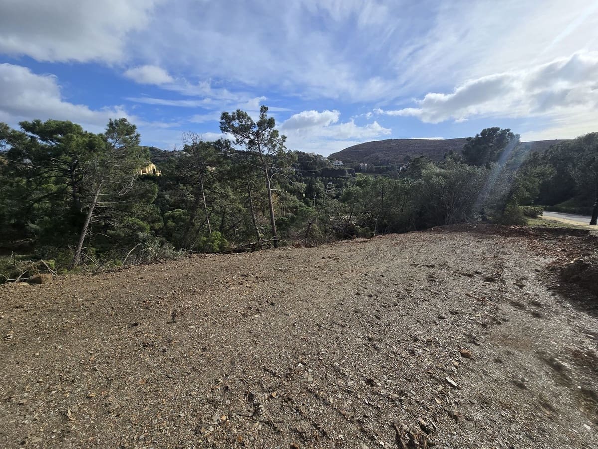 Building Plot for sale in Benahavis - € 3,500,000 (Ref: 9551676)