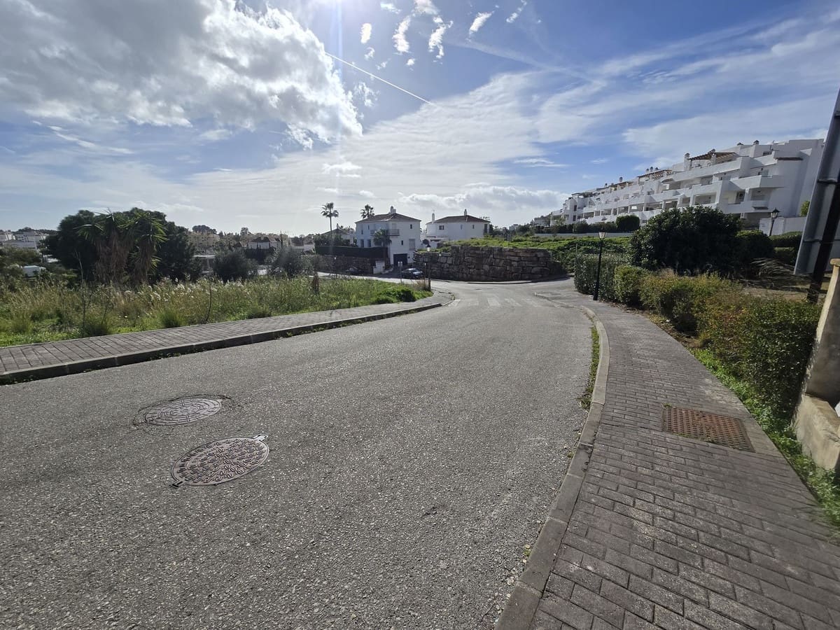 Building Plot for sale in Estepona - € 394,000 (Ref: 9552359)