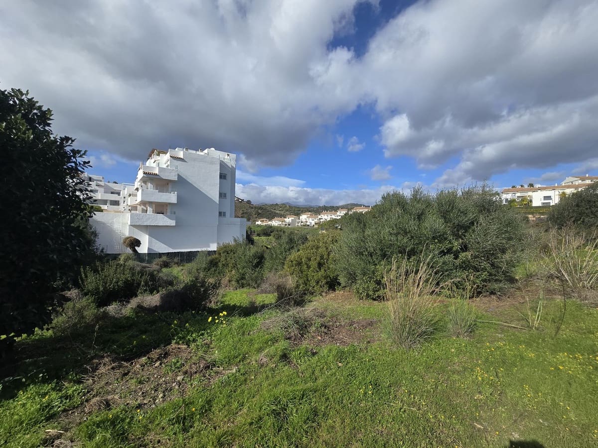 Building Plot for sale in Estepona - € 394,000 (Ref: 9552359)