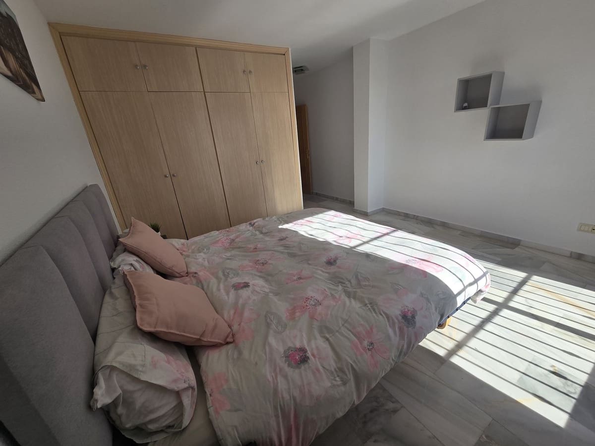 2 slaapkamer Penthouse te koop in Riviera del Sol met zwembad garage - € 350.000 (Ref: 9628436)