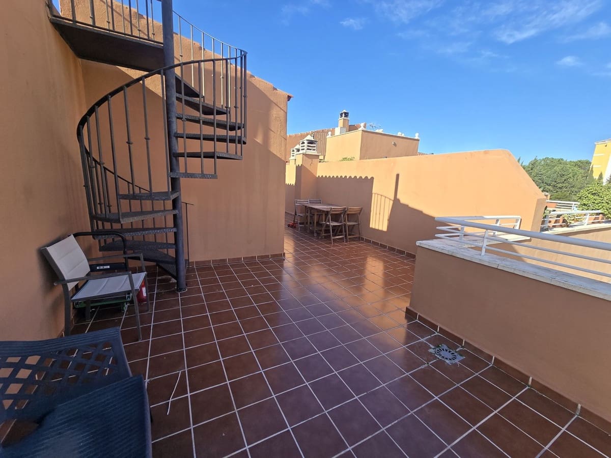 2 bedroom Penthouse for sale in Riviera del Sol with pool garage - € 350,000 (Ref: 9628436)