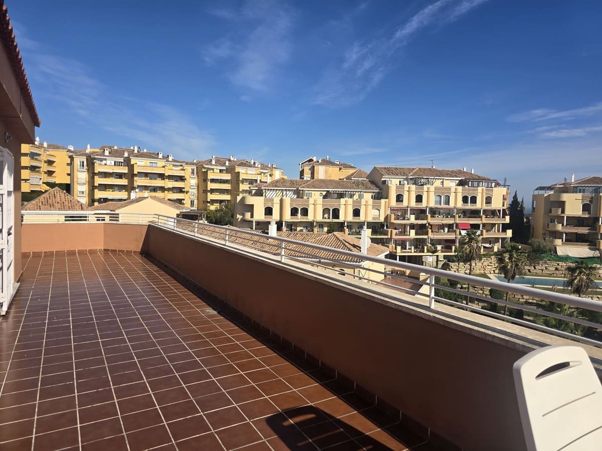 2 bedroom Penthouse for sale in Riviera del Sol with pool garage - € 350,000 (Ref: 9628436)