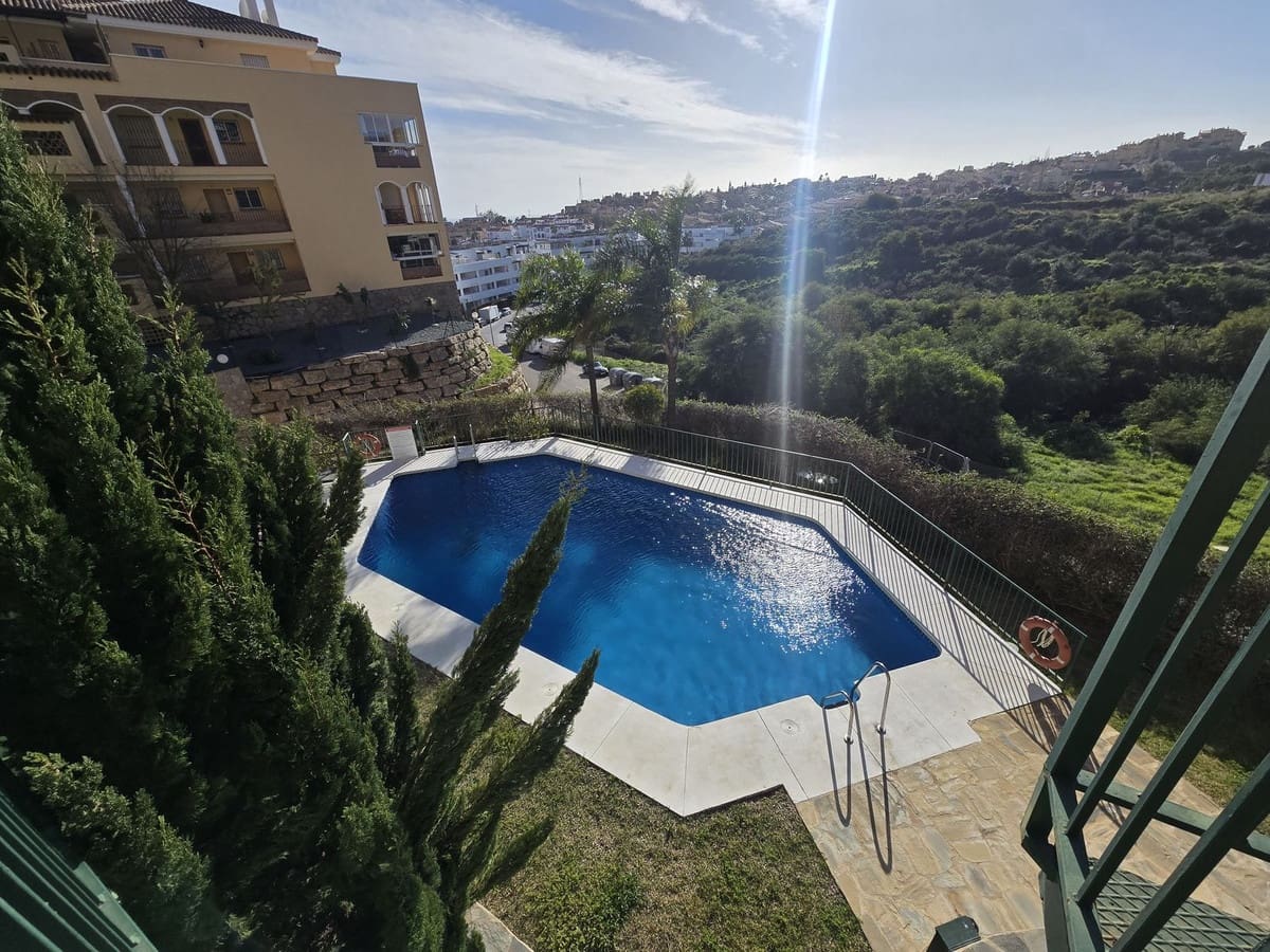 2 bedroom Penthouse for sale in Riviera del Sol with pool garage - € 350,000 (Ref: 9628436)