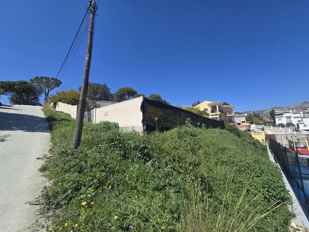 Building Plot for sale in Fuengirola - € 250,000 (Ref: 9720903)