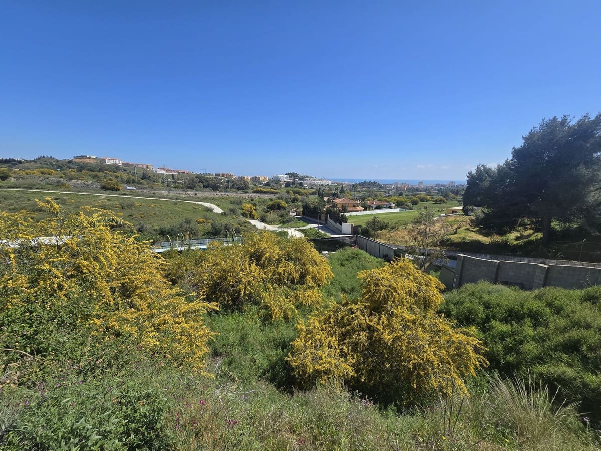 Building Plot for sale in Fuengirola - € 250,000 (Ref: 9720903)