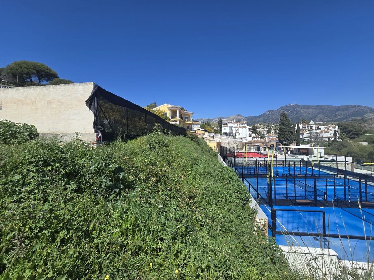 Building Plot for sale in Fuengirola - € 250,000 (Ref: 9720903)