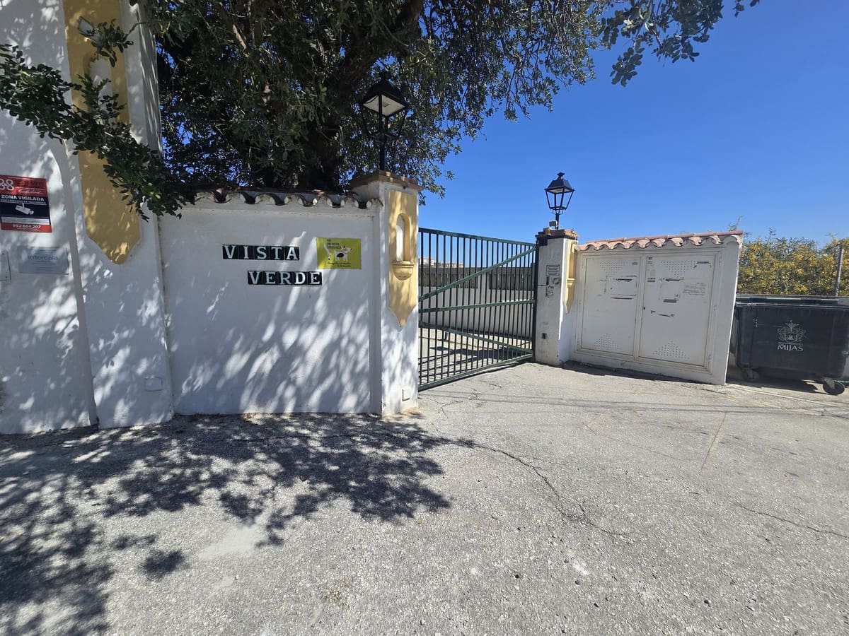 Building Plot for sale in Fuengirola - € 250,000 (Ref: 9720903)