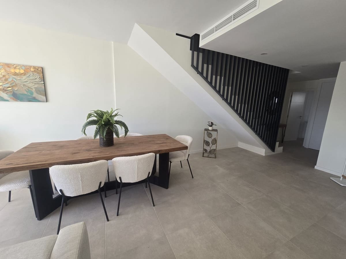 4 soverom Hus til salgs i La Cala de Mijas med svømmebasseng garasje - € 890 000 (Ref: 9737325)