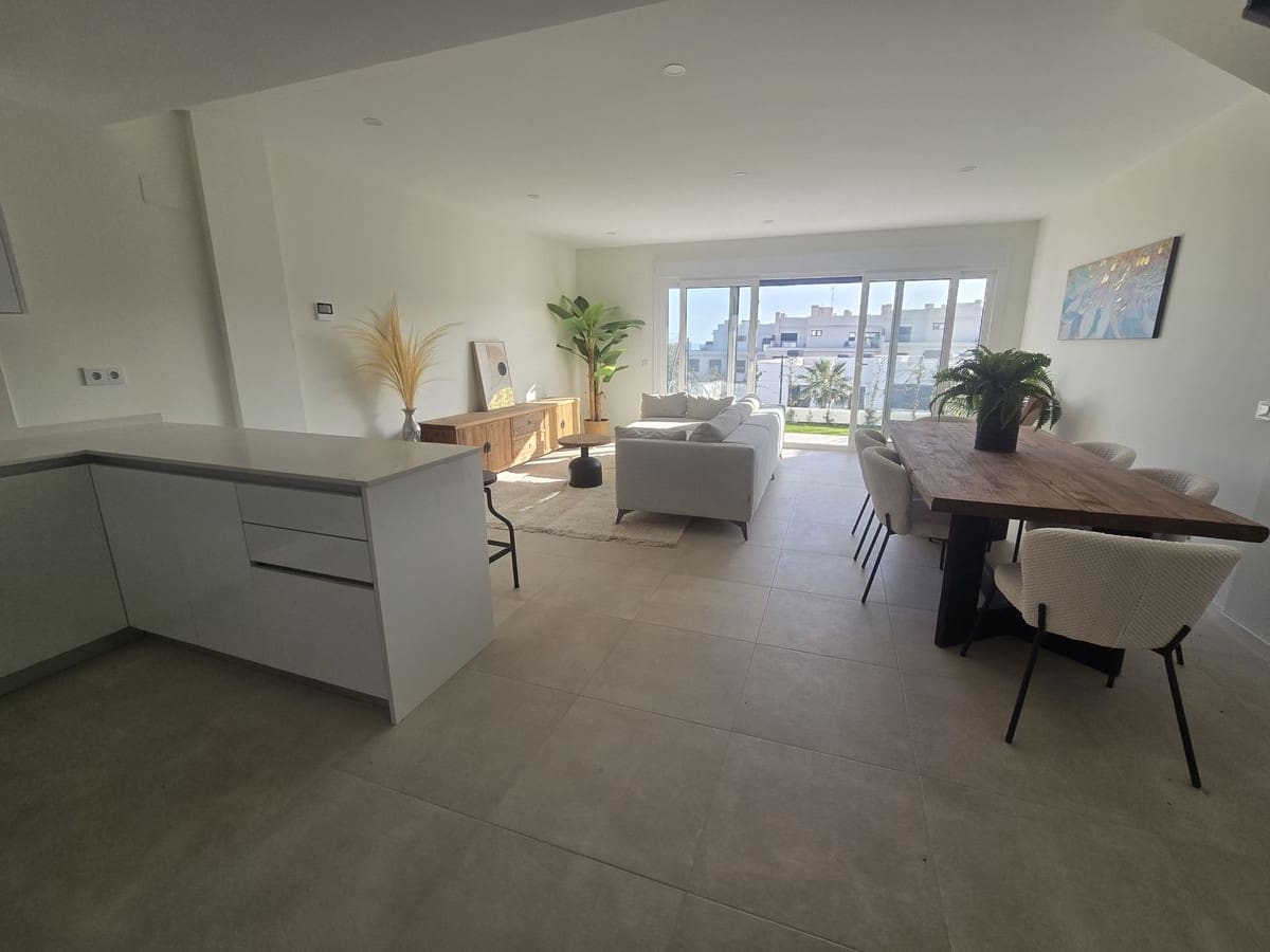 4 soverom Hus til salgs i La Cala de Mijas med svømmebasseng garasje - € 890 000 (Ref: 9737325)