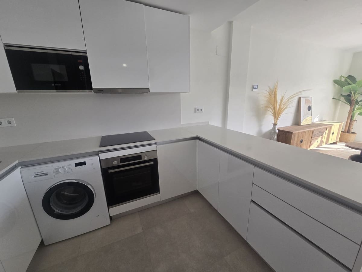 4 soverom Hus til salgs i La Cala de Mijas med svømmebasseng garasje - € 890 000 (Ref: 9737325)