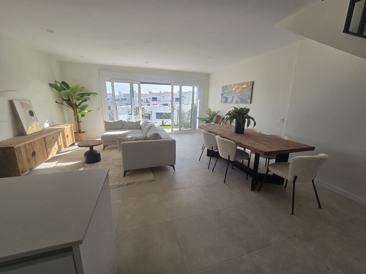 4 soverom Hus til salgs i La Cala de Mijas med svømmebasseng garasje - € 890 000 (Ref: 9737325)