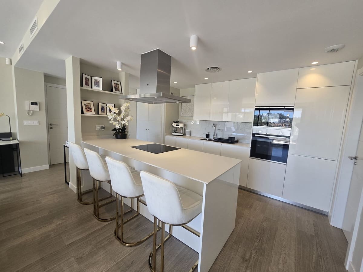 2 soverom Leilighet til salgs i La Cala de Mijas med svømmebasseng garasje - € 595 000 (Ref: 9870438)