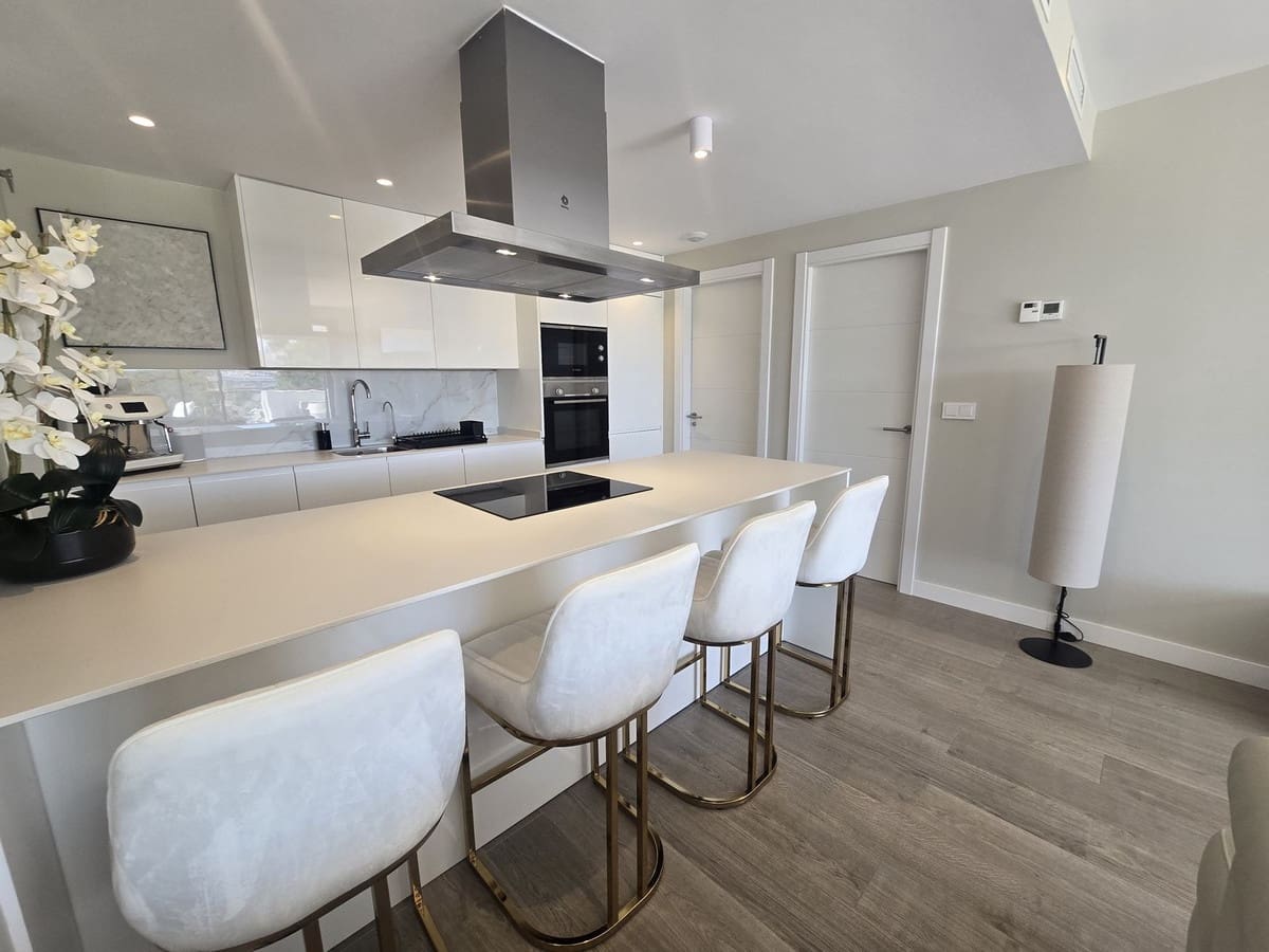 2 soverom Leilighet til salgs i La Cala de Mijas med svømmebasseng garasje - € 595 000 (Ref: 9870438)