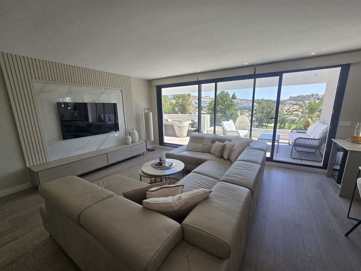 2 soverom Leilighet til salgs i La Cala de Mijas med svømmebasseng garasje - € 595 000 (Ref: 9870438)