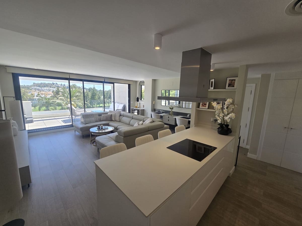 2 soverom Leilighet til salgs i La Cala de Mijas med svømmebasseng garasje - € 595 000 (Ref: 9870438)