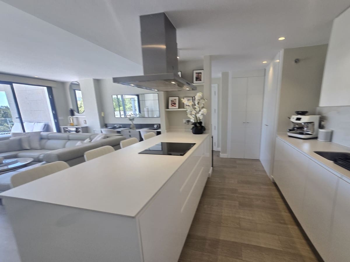 2 soverom Leilighet til salgs i La Cala de Mijas med svømmebasseng garasje - € 595 000 (Ref: 9870438)