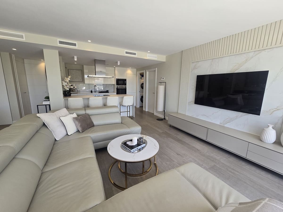 2 soverom Leilighet til salgs i La Cala de Mijas med svømmebasseng garasje - € 595 000 (Ref: 9870438)