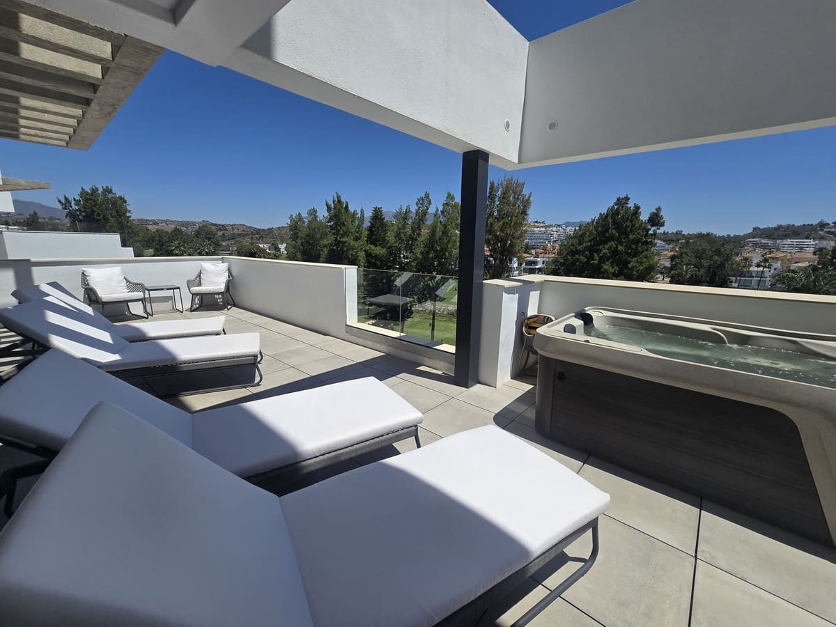 2 soverom Leilighet til salgs i La Cala de Mijas med svømmebasseng garasje - € 595 000 (Ref: 9870438)