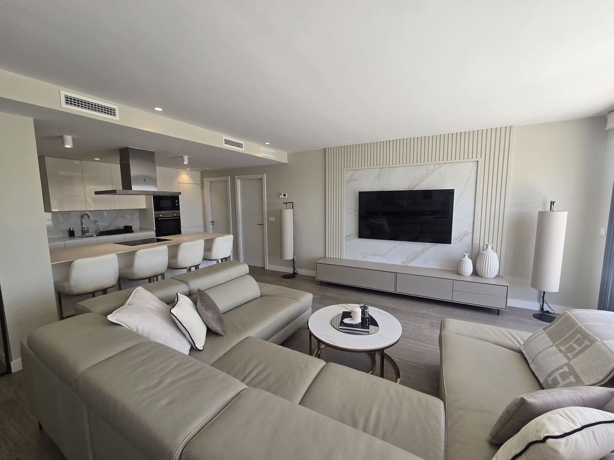 2 soverom Leilighet til salgs i La Cala de Mijas med svømmebasseng garasje - € 595 000 (Ref: 9870438)