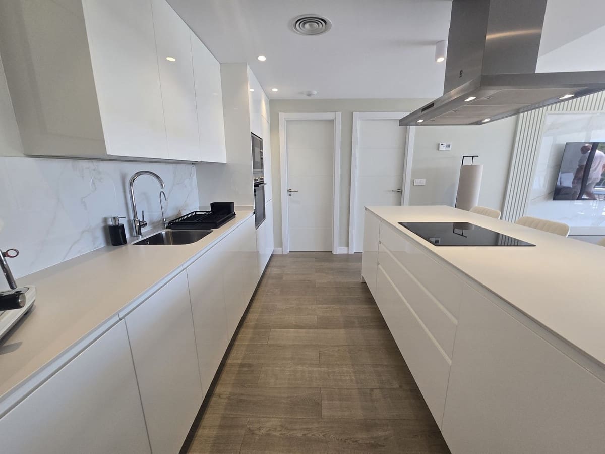 2 soverom Leilighet til salgs i La Cala de Mijas med svømmebasseng garasje - € 595 000 (Ref: 9870438)