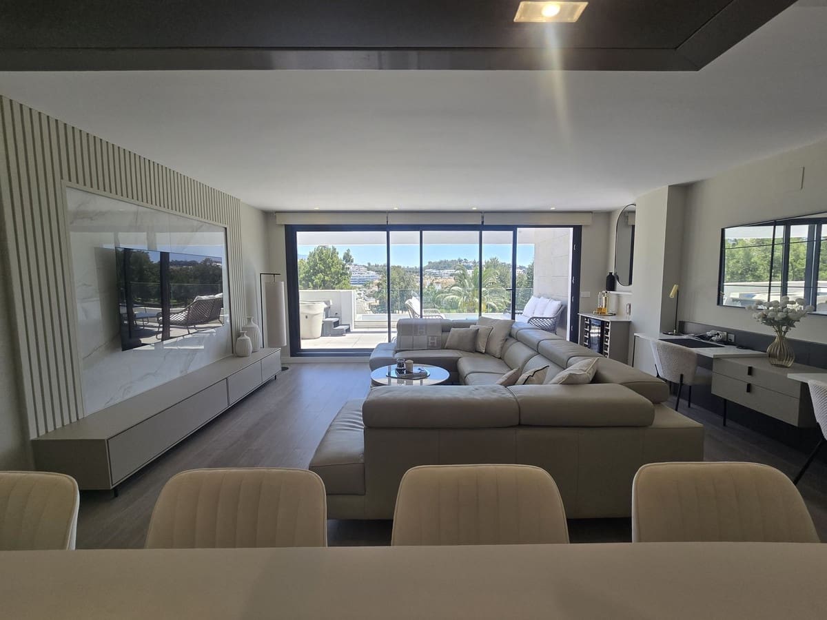 2 soverom Leilighet til salgs i La Cala de Mijas med svømmebasseng garasje - € 595 000 (Ref: 9870438)