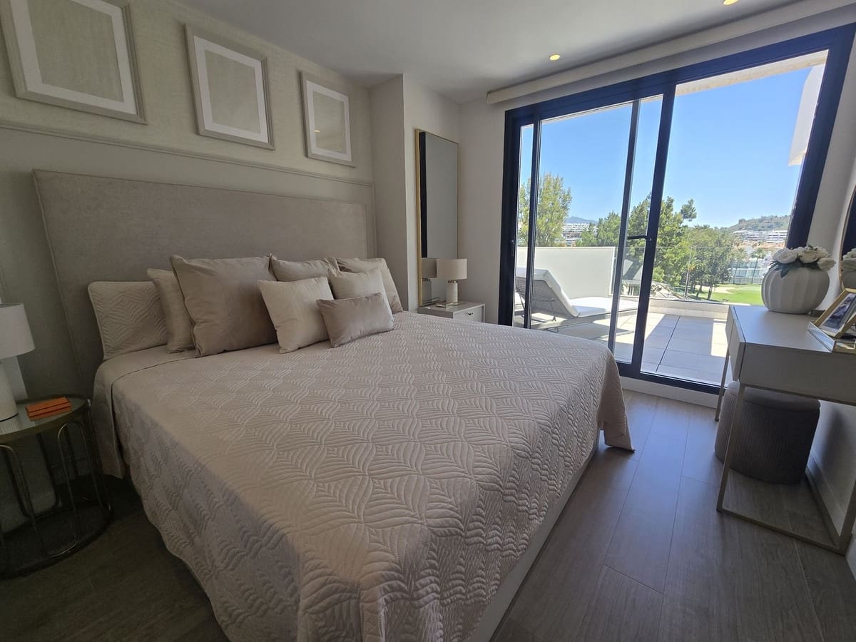 2 soverom Leilighet til salgs i La Cala de Mijas med svømmebasseng garasje - € 595 000 (Ref: 9870438)