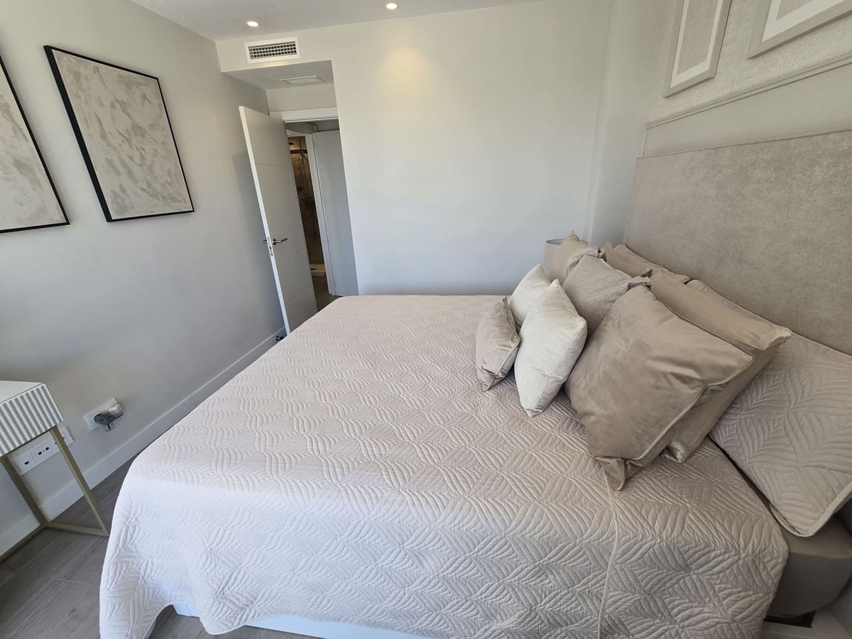 2 soverom Leilighet til salgs i La Cala de Mijas med svømmebasseng garasje - € 595 000 (Ref: 9870438)
