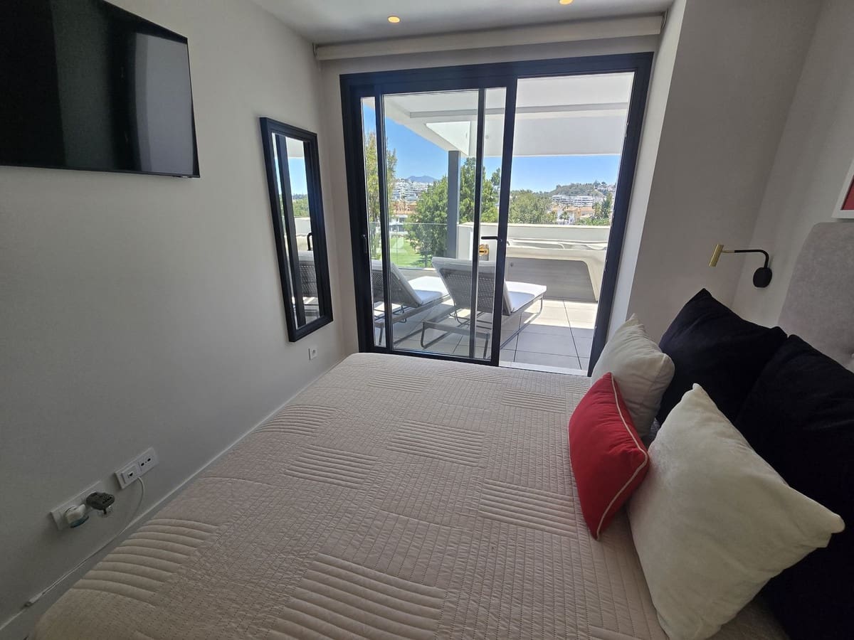 2 soverom Leilighet til salgs i La Cala de Mijas med svømmebasseng garasje - € 595 000 (Ref: 9870438)