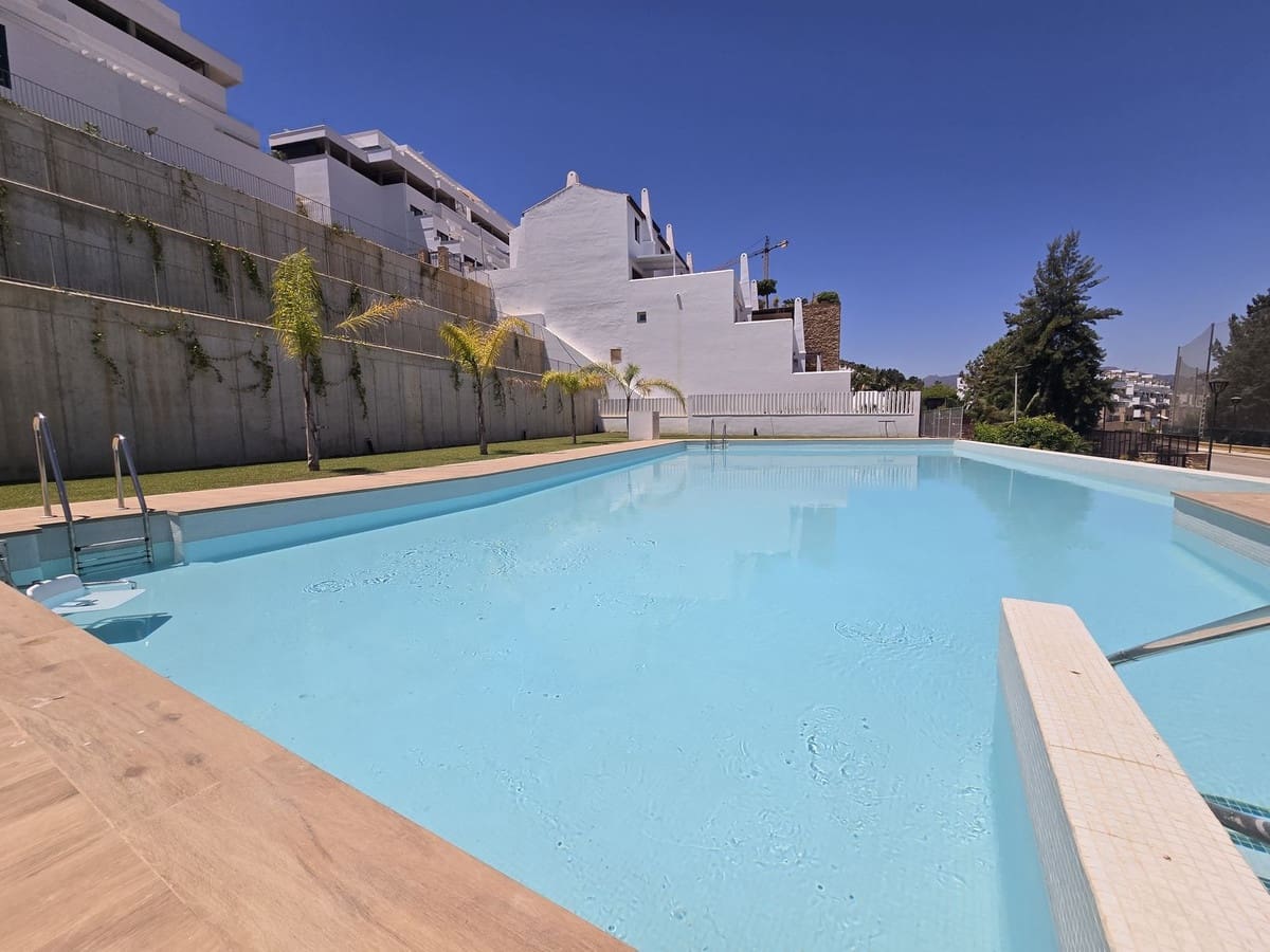 2 soverom Leilighet til salgs i La Cala de Mijas med svømmebasseng garasje - € 595 000 (Ref: 9870438)