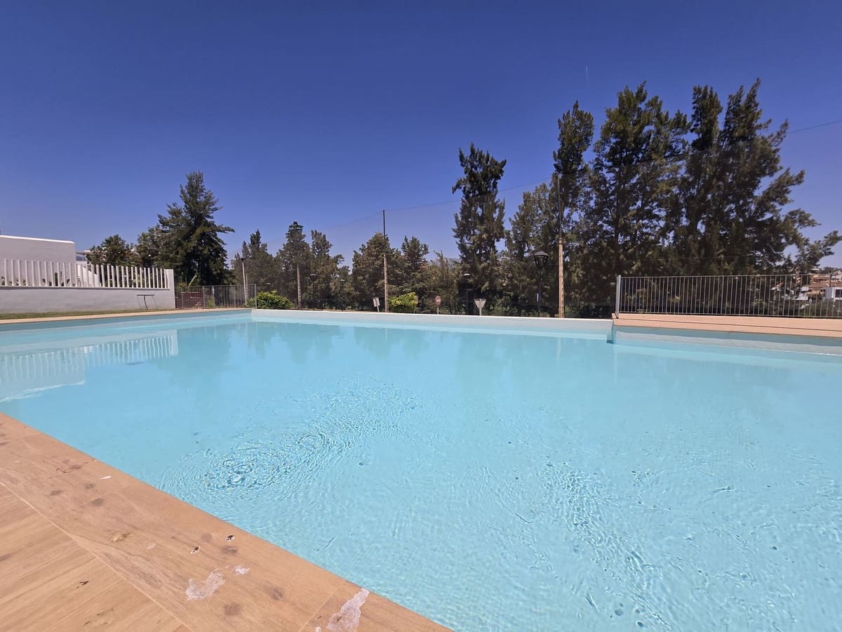 2 soverom Leilighet til salgs i La Cala de Mijas med svømmebasseng garasje - € 595 000 (Ref: 9870438)