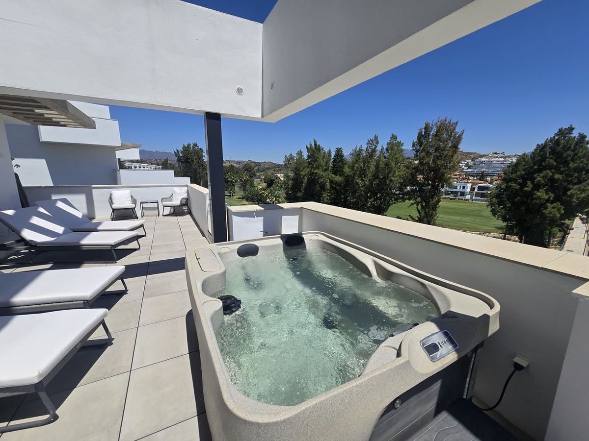 2 soverom Leilighet til salgs i La Cala de Mijas med svømmebasseng garasje - € 595 000 (Ref: 9870438)