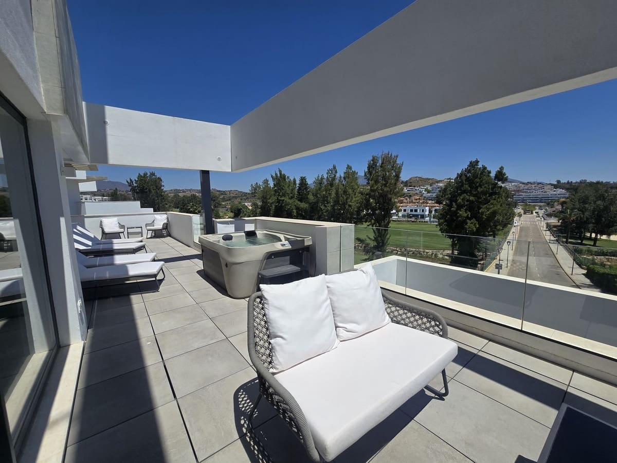 2 soverom Leilighet til salgs i La Cala de Mijas med svømmebasseng garasje - € 595 000 (Ref: 9870438)