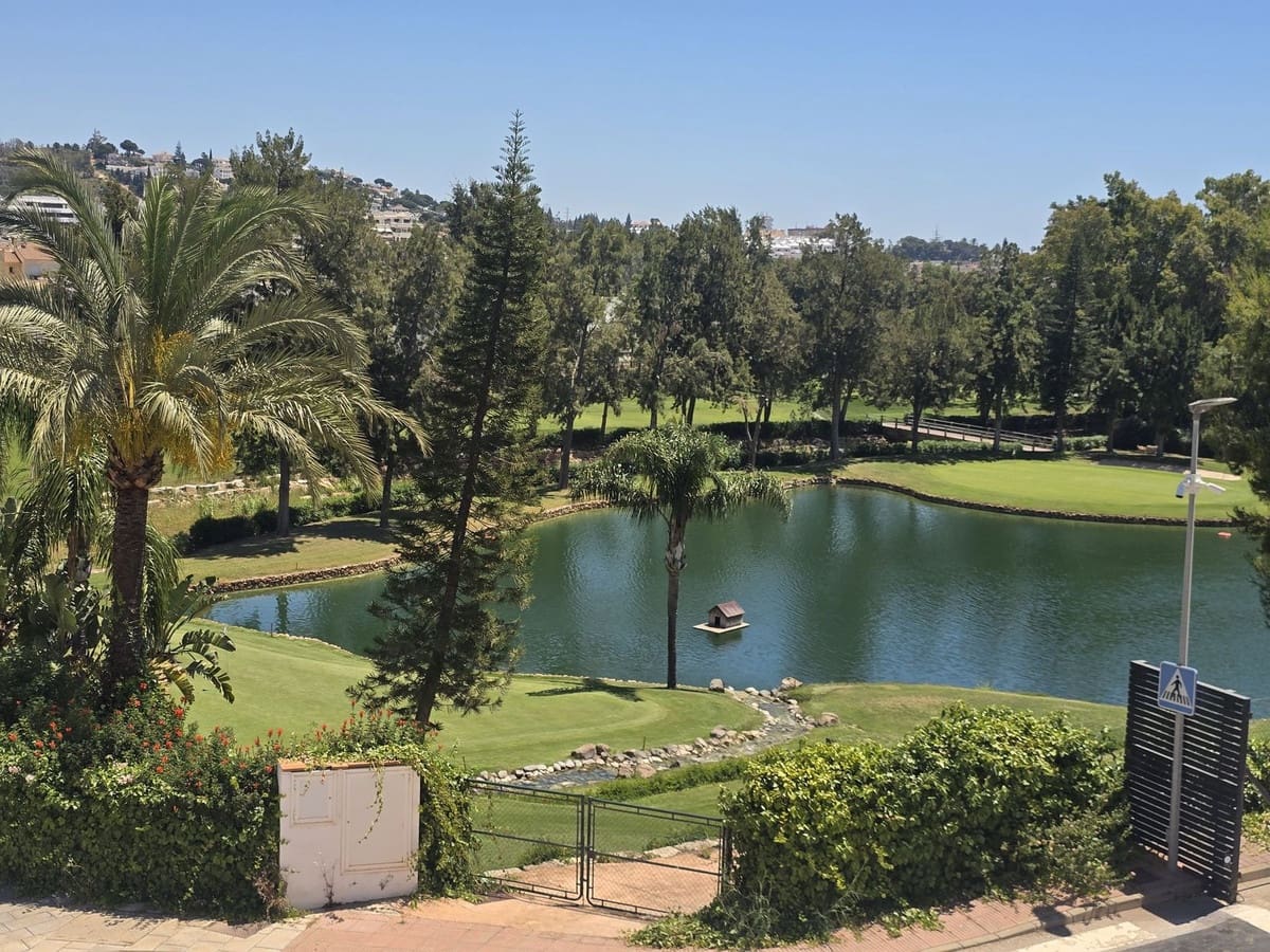 2 soverom Leilighet til salgs i La Cala de Mijas med svømmebasseng garasje - € 595 000 (Ref: 9870438)