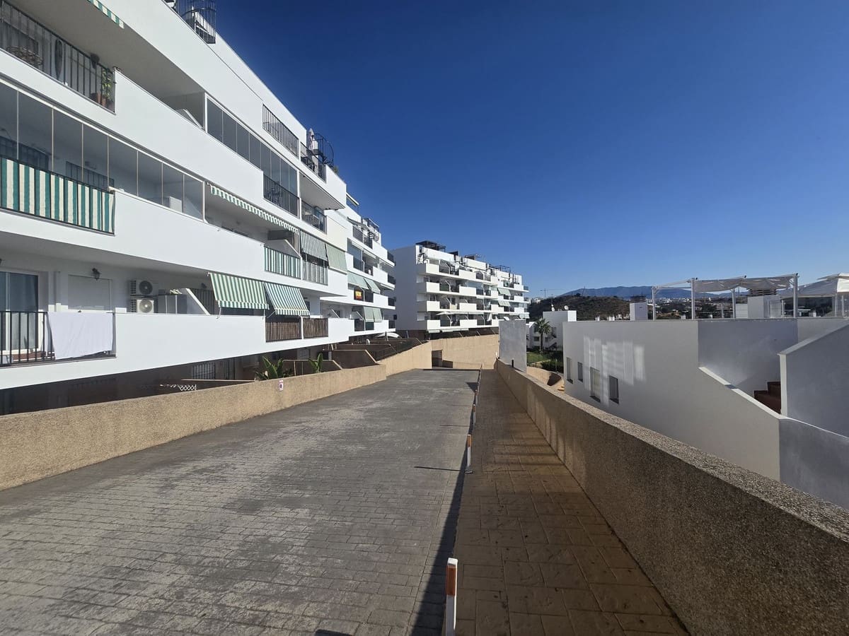 Apartamento de 2 habitaciones en Riviera del Sol en venta con piscina - 215.000 € (Ref: 9946648)