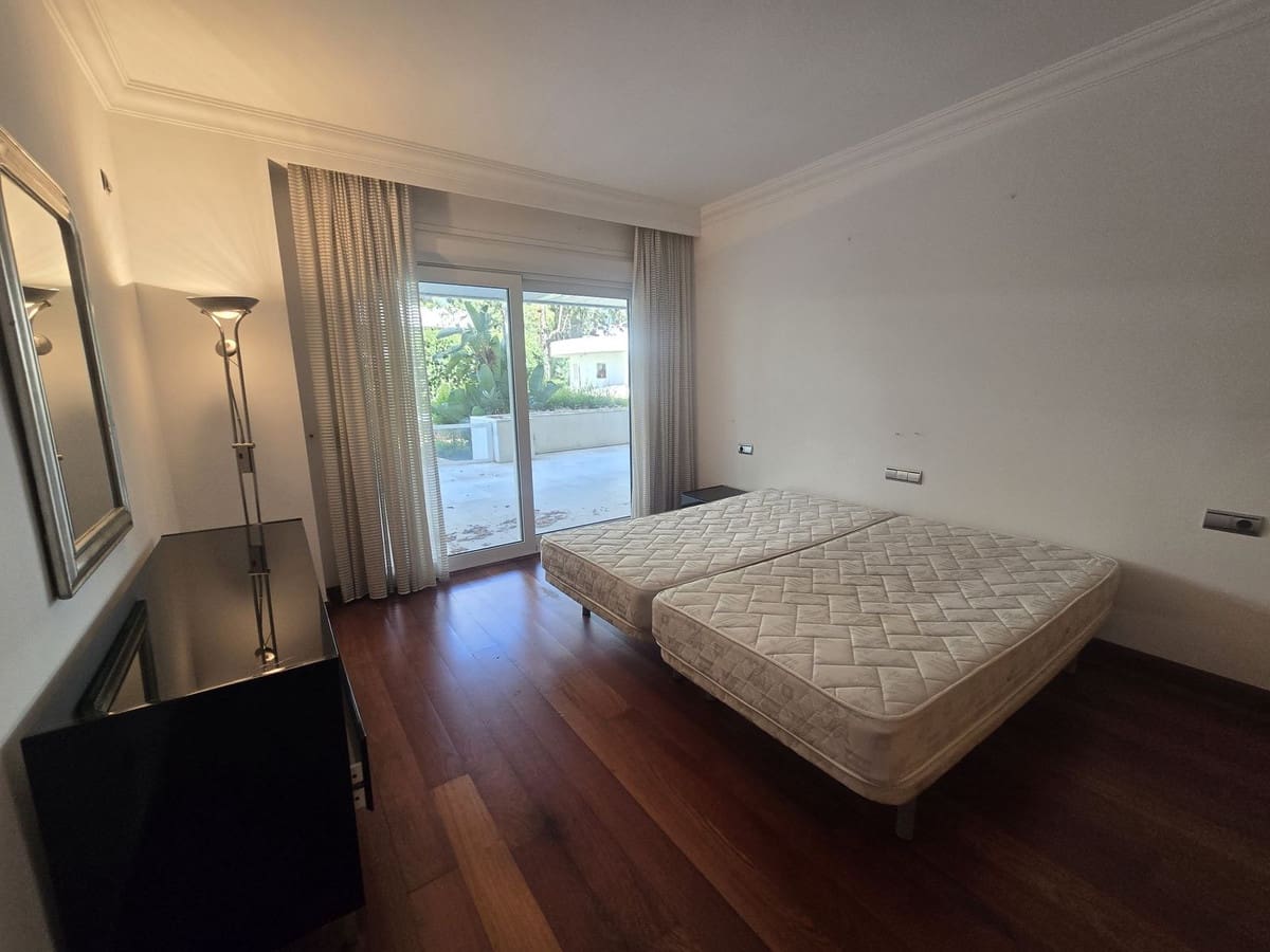 3 soverom Leilighet til salgs i Puerto Banus med svømmebasseng - € 1 850 000 (Ref: 9999467)